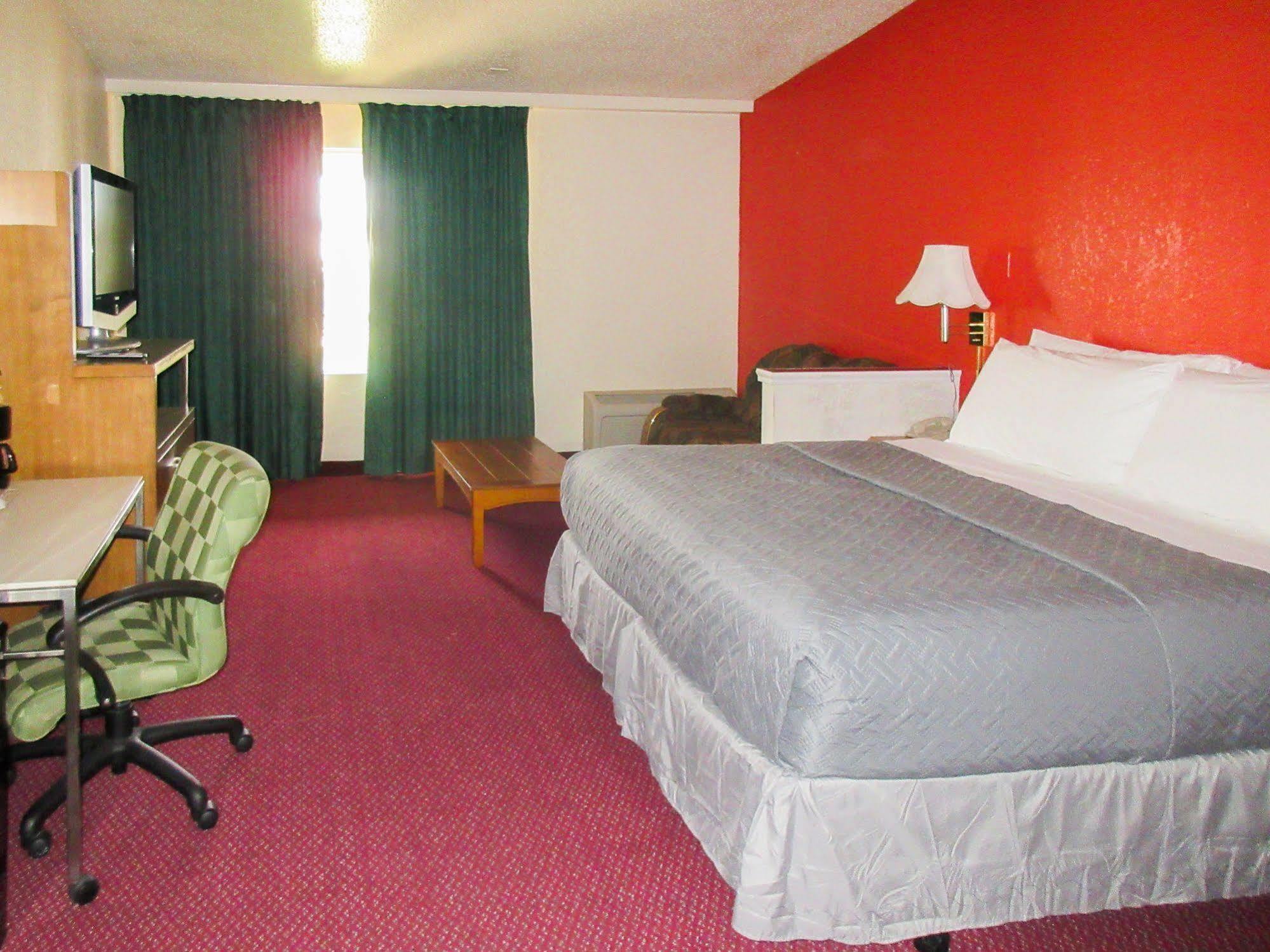 Rodeway Inn & Suites Denver Exterior photo